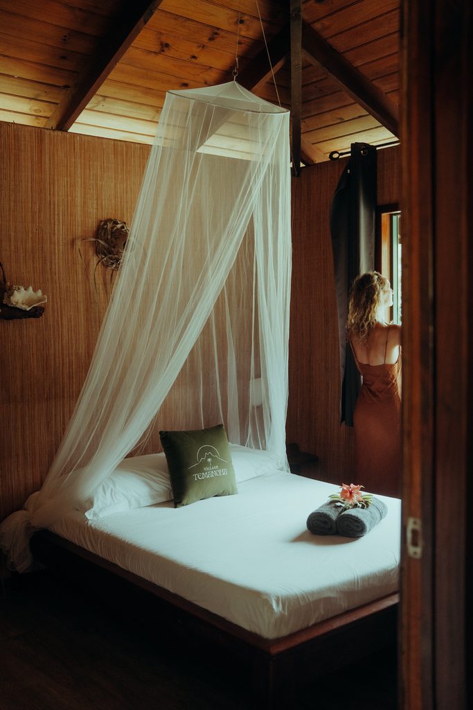Chambre d'un bungalow du Village Temanoha, Moorea